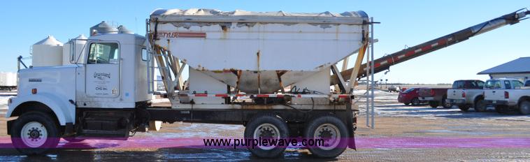image for item F2180 1986 Kenworth W900 dry fertilizer tender truck