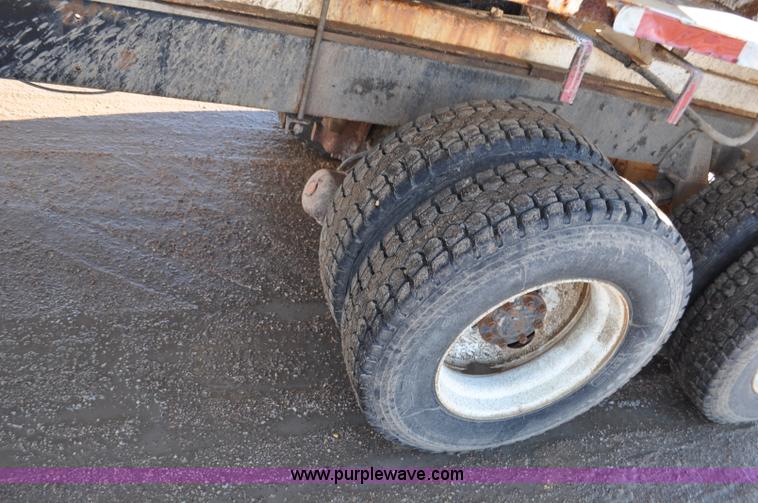 image for item F2180 1986 Kenworth W900 dry fertilizer tender truck