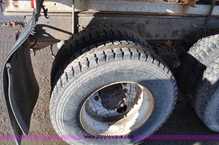 image for item F2180 1986 Kenworth W900 dry fertilizer tender truck