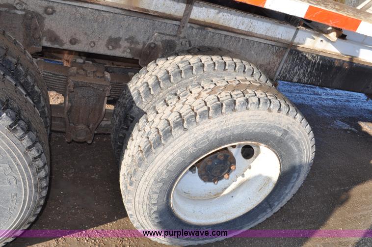 image for item F2180 1986 Kenworth W900 dry fertilizer tender truck