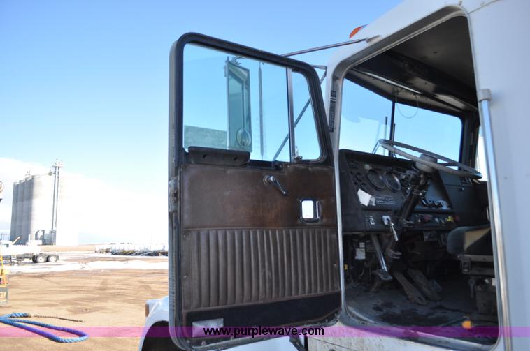 image for item F2180 1986 Kenworth W900 dry fertilizer tender truck