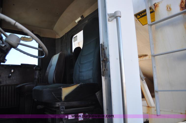 image for item F2180 1986 Kenworth W900 dry fertilizer tender truck