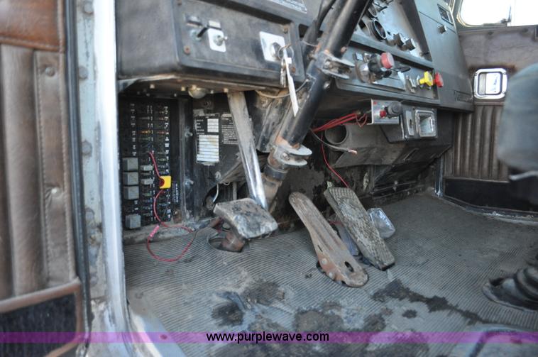 image for item F2180 1986 Kenworth W900 dry fertilizer tender truck