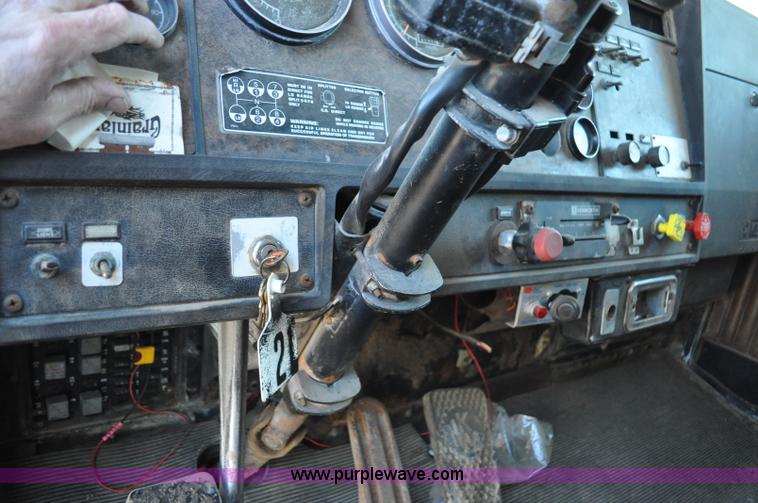 image for item F2180 1986 Kenworth W900 dry fertilizer tender truck