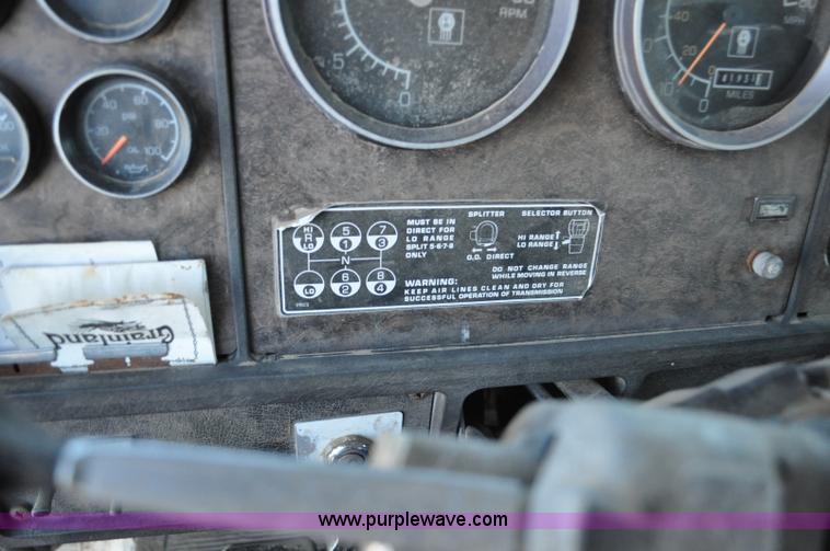 image for item F2180 1986 Kenworth W900 dry fertilizer tender truck