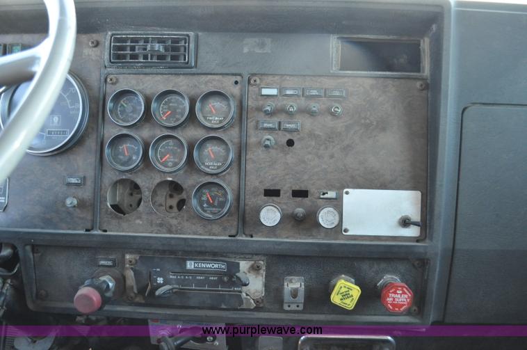 image for item F2180 1986 Kenworth W900 dry fertilizer tender truck