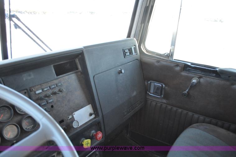 image for item F2180 1986 Kenworth W900 dry fertilizer tender truck