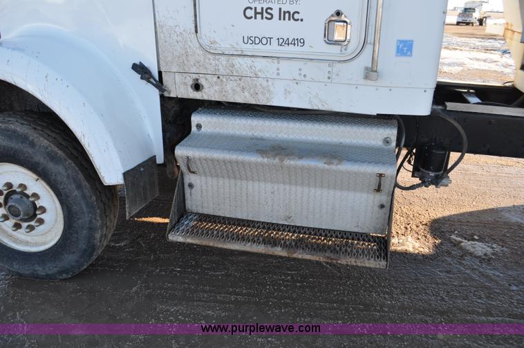 image for item F2180 1986 Kenworth W900 dry fertilizer tender truck