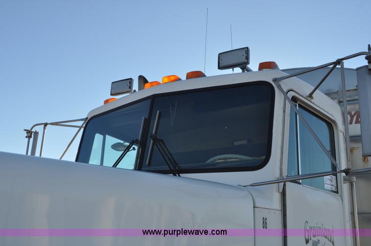 image for item F2180 1986 Kenworth W900 dry fertilizer tender truck