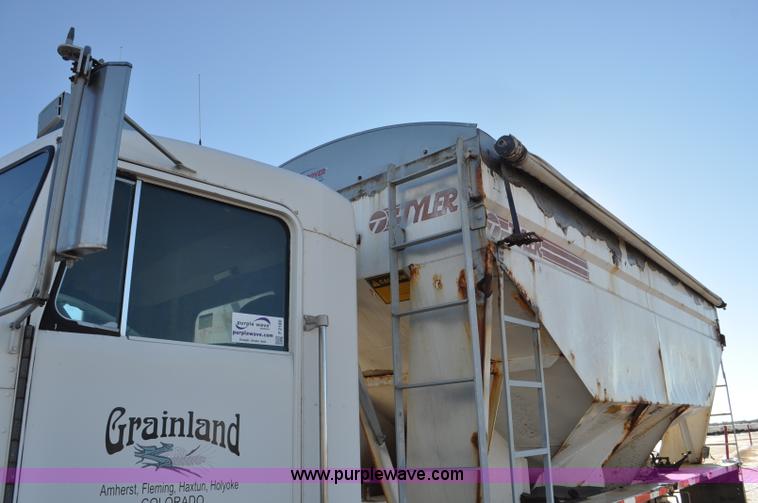 image for item F2180 1986 Kenworth W900 dry fertilizer tender truck