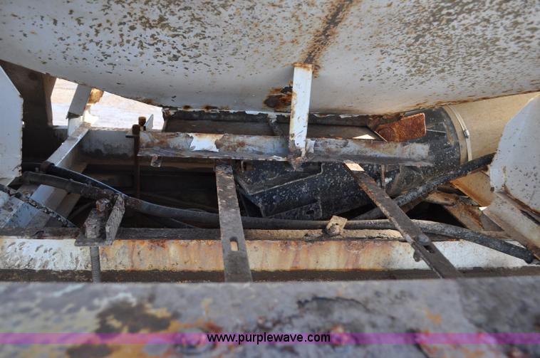 image for item F2180 1986 Kenworth W900 dry fertilizer tender truck