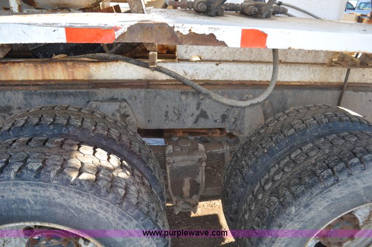 image for item F2180 1986 Kenworth W900 dry fertilizer tender truck