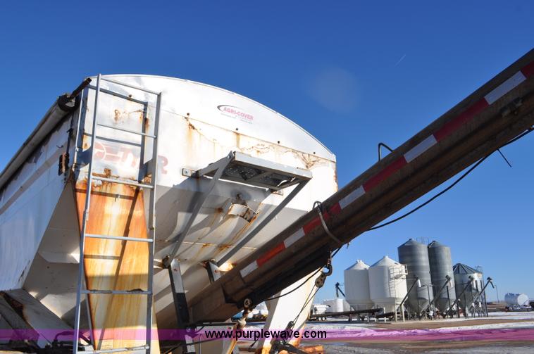 image for item F2180 1986 Kenworth W900 dry fertilizer tender truck