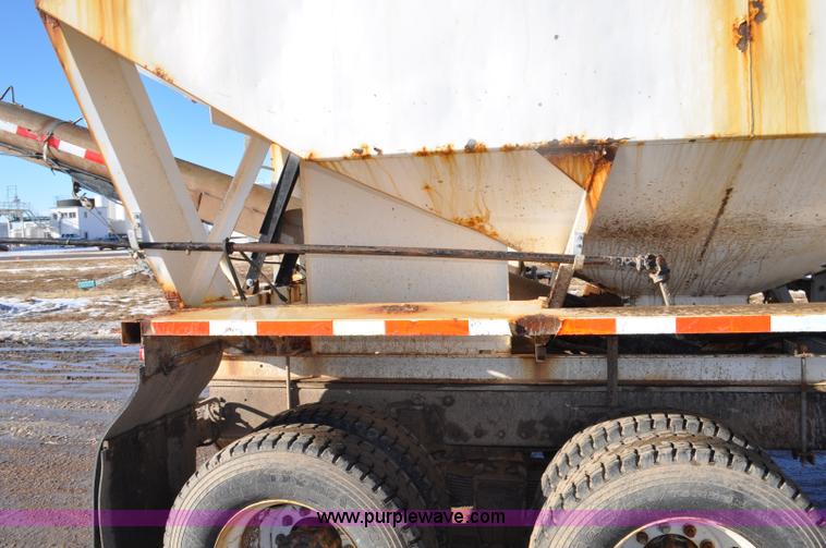 image for item F2180 1986 Kenworth W900 dry fertilizer tender truck