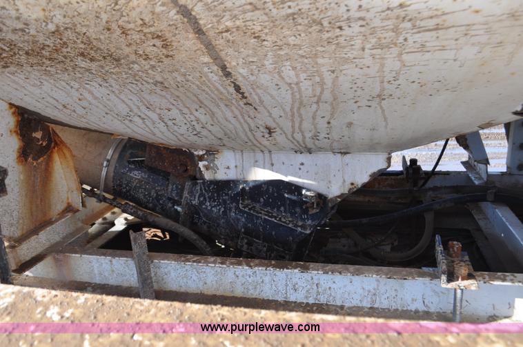 image for item F2180 1986 Kenworth W900 dry fertilizer tender truck