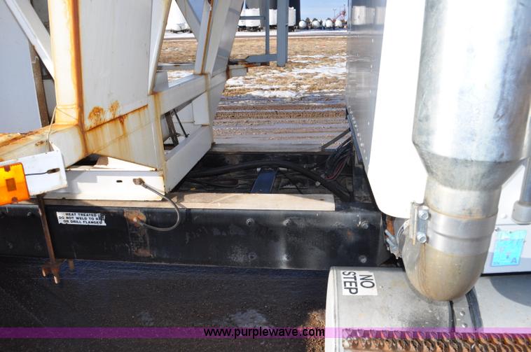 image for item F2180 1986 Kenworth W900 dry fertilizer tender truck