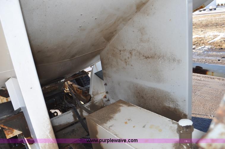 image for item F2180 1986 Kenworth W900 dry fertilizer tender truck