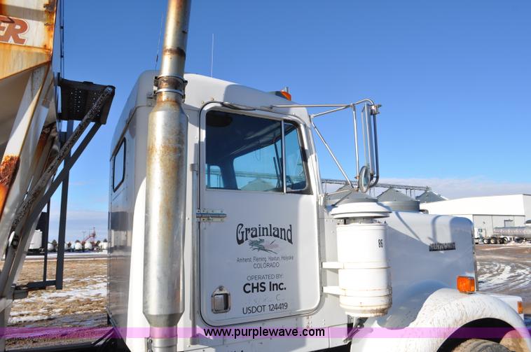 image for item F2180 1986 Kenworth W900 dry fertilizer tender truck