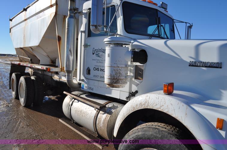 image for item F2180 1986 Kenworth W900 dry fertilizer tender truck