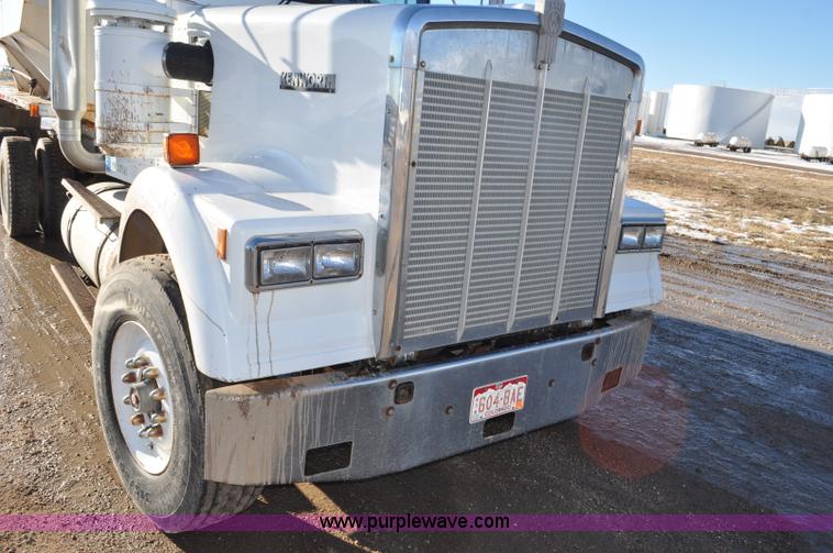 image for item F2180 1986 Kenworth W900 dry fertilizer tender truck