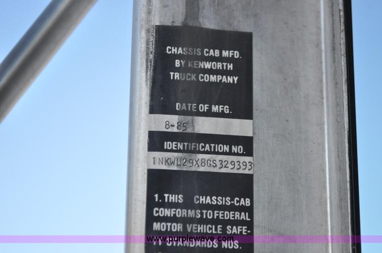 image for item F2180 1986 Kenworth W900 dry fertilizer tender truck