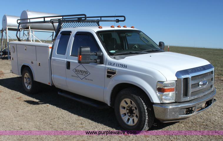 image for item F3452 2008 Ford F250 Super Duty XLT utility truck