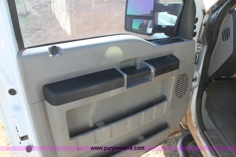 image for item F3452 2008 Ford F250 Super Duty XLT utility truck
