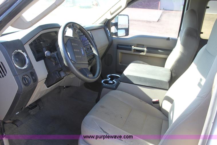 image for item F3452 2008 Ford F250 Super Duty XLT utility truck