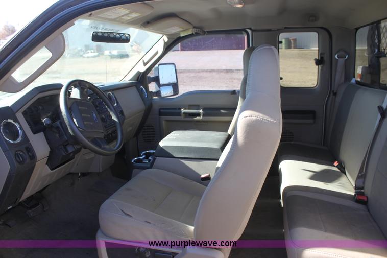 image for item F3452 2008 Ford F250 Super Duty XLT utility truck