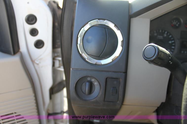 image for item F3452 2008 Ford F250 Super Duty XLT utility truck