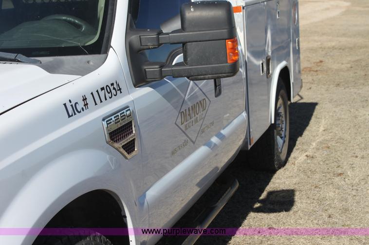 image for item F3452 2008 Ford F250 Super Duty XLT utility truck