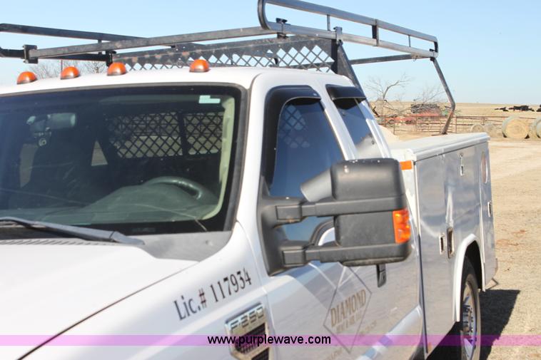 image for item F3452 2008 Ford F250 Super Duty XLT utility truck