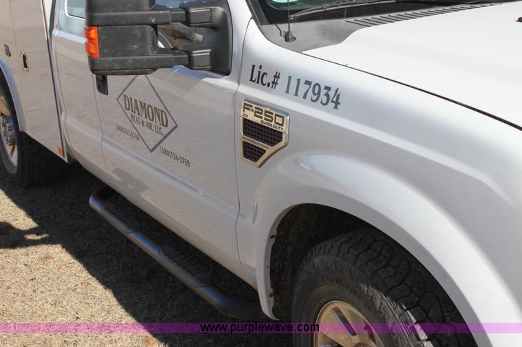 image for item F3452 2008 Ford F250 Super Duty XLT utility truck