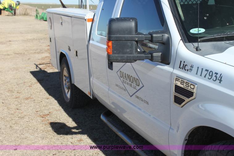 image for item F3452 2008 Ford F250 Super Duty XLT utility truck