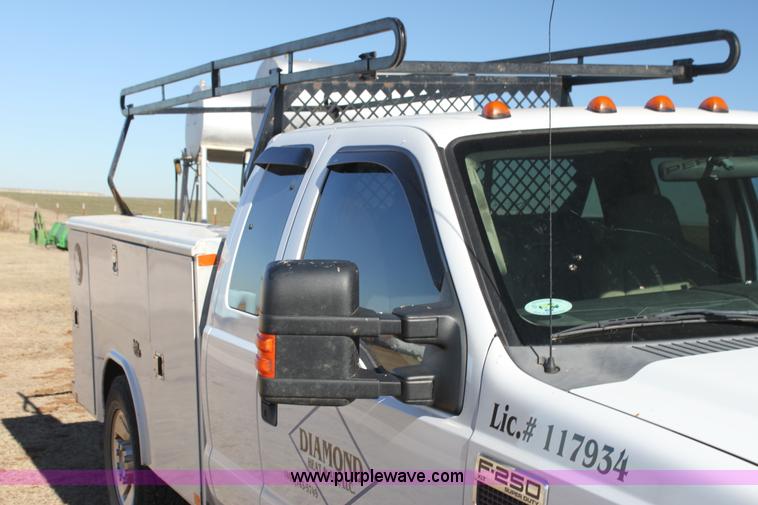 image for item F3452 2008 Ford F250 Super Duty XLT utility truck