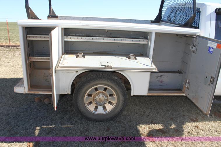 image for item F3452 2008 Ford F250 Super Duty XLT utility truck