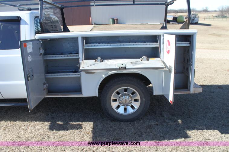 image for item F3452 2008 Ford F250 Super Duty XLT utility truck