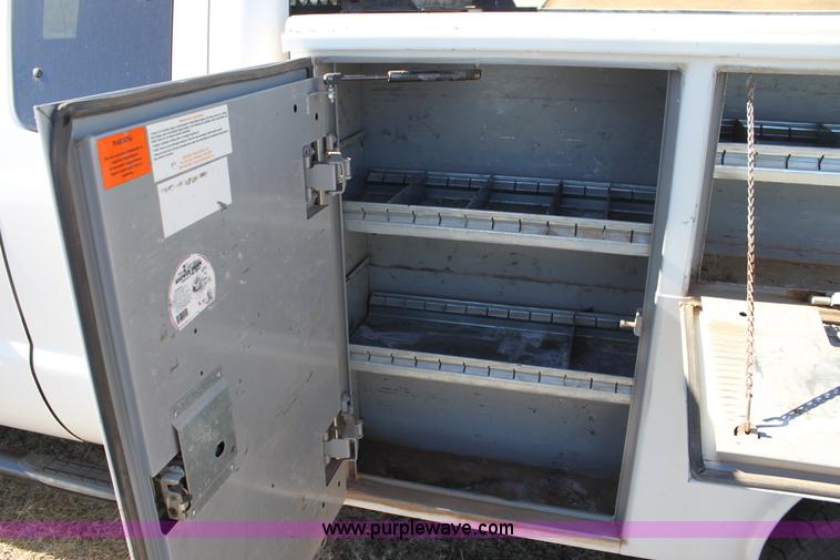 image for item F3452 2008 Ford F250 Super Duty XLT utility truck