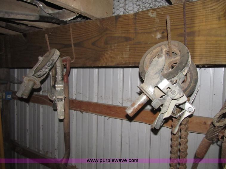 image for item F8941 (3) sections of scaffolding