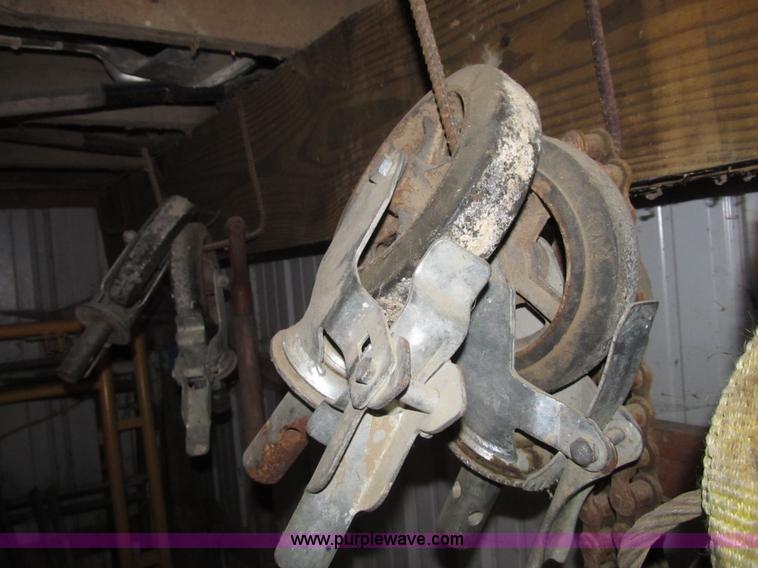 image for item F8941 (3) sections of scaffolding