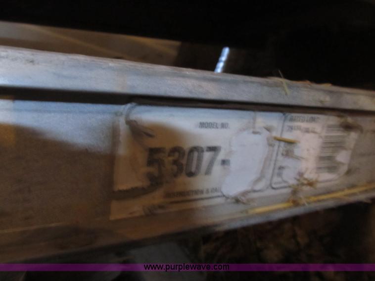 image for item F8941 (3) sections of scaffolding