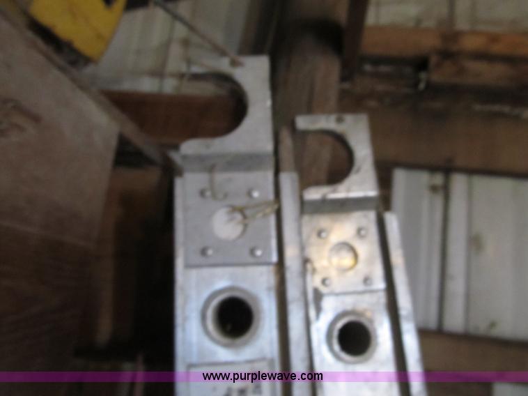 image for item F8941 (3) sections of scaffolding