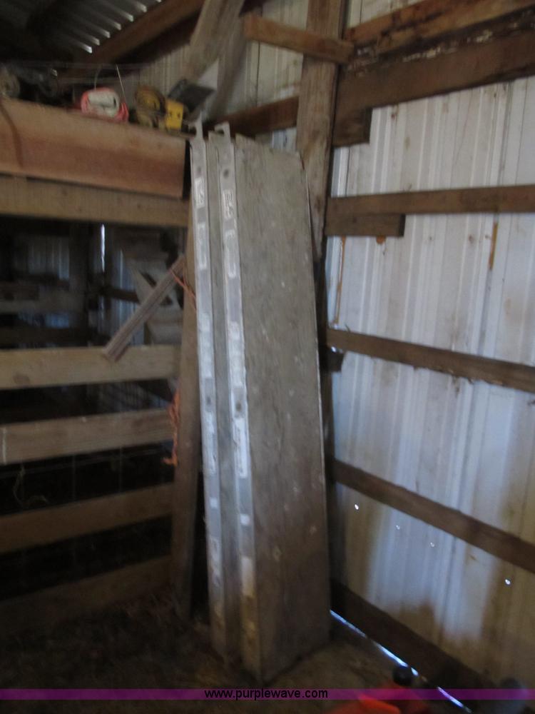 image for item F8941 (3) sections of scaffolding