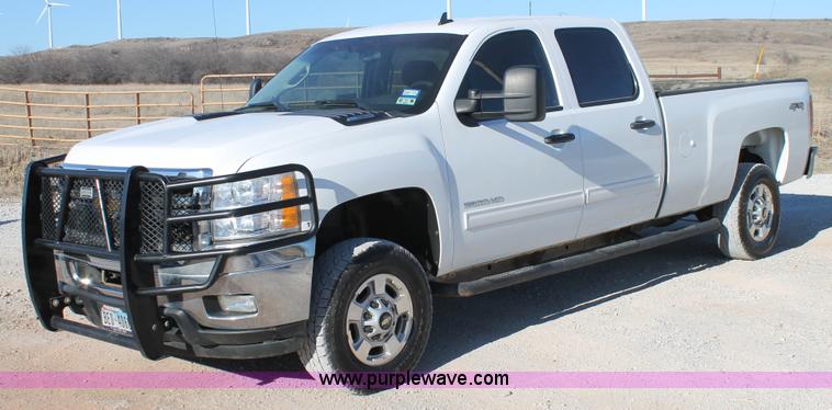 image for item H1671 2011 Chevrolet Silverado 2500HD LT Crew Cab pickup truck