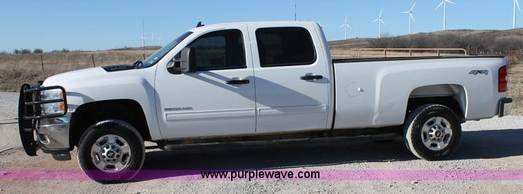 image for item H1671 2011 Chevrolet Silverado 2500HD LT Crew Cab pickup truck