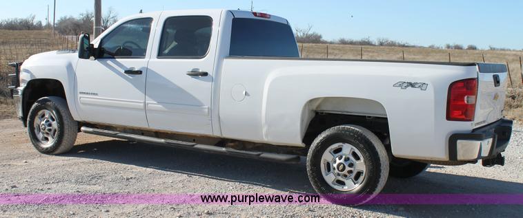 image for item H1671 2011 Chevrolet Silverado 2500HD LT Crew Cab pickup truck