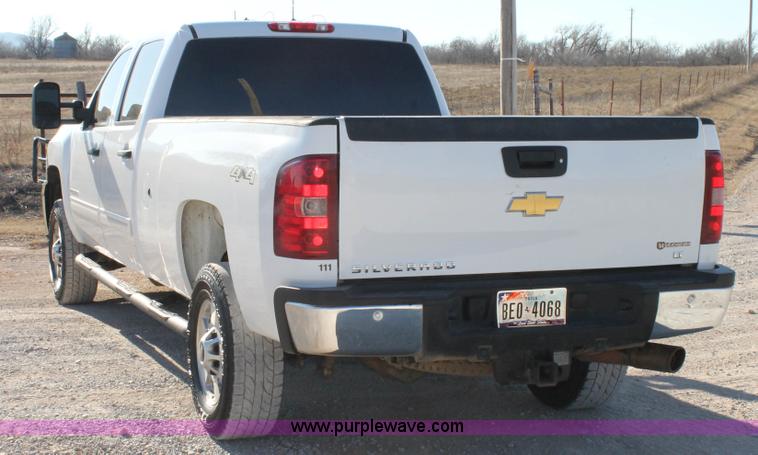 image for item H1671 2011 Chevrolet Silverado 2500HD LT Crew Cab pickup truck