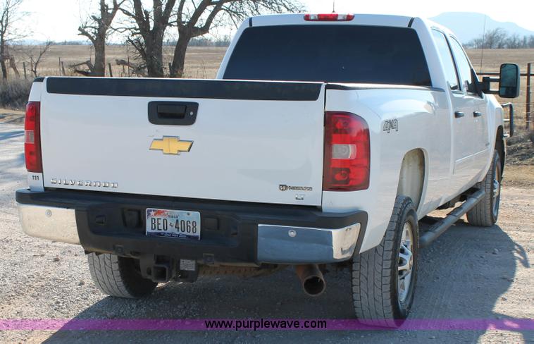 image for item H1671 2011 Chevrolet Silverado 2500HD LT Crew Cab pickup truck