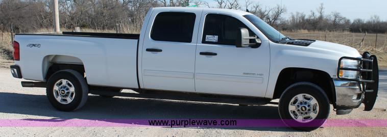 image for item H1671 2011 Chevrolet Silverado 2500HD LT Crew Cab pickup truck