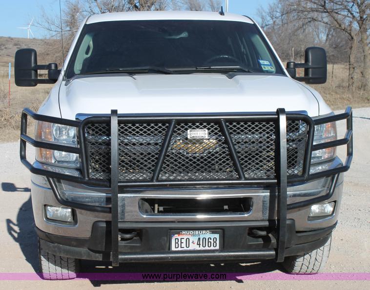 image for item H1671 2011 Chevrolet Silverado 2500HD LT Crew Cab pickup truck